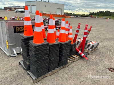 Quantity of (3) Pallets of Quantity of Cônes d'autoroute