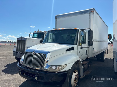 2003 International 4300 4x2 Camion fourgon (Inoperable)