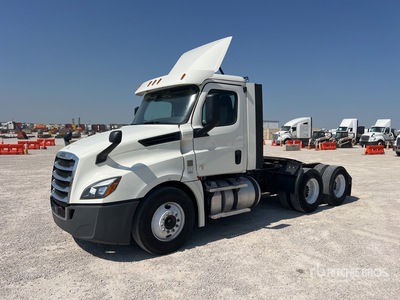 2018 Freightliner Cascadia 126 6x4 T/A Day Cab Truck Tractor