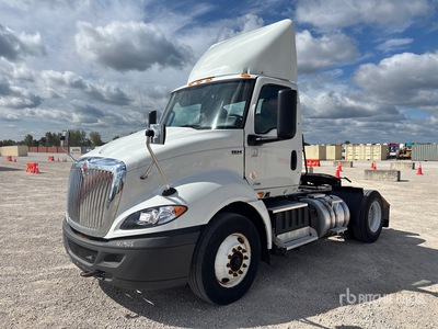 2019 International RH613 4x2 تراكتور شاحنة (أحادي المحور)