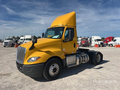 2018 International LT625 4x2 Ciągnik siodłowy z kabiną dzienną S/A