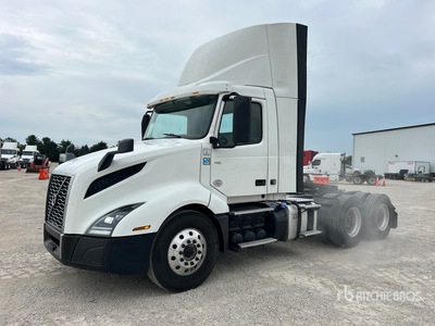 2020 Volvo VNL300 6x4 Cabeza Tractora Cabina Corta