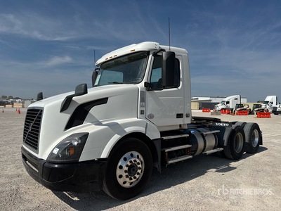 2018 Volvo VNL300 6x4 T/A Dagcabine Trekker