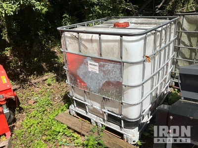 275 gal Skid Mounted Plastic Tank