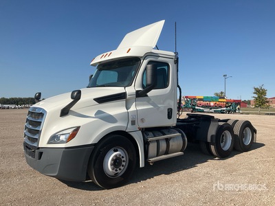 2018 Freightliner Cascadia 126 6x4 T/A Day Cab Truck Tractor