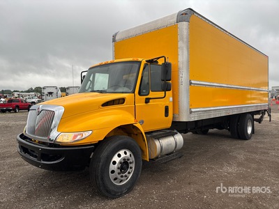 2019 International 4300 4x2 شاحنة فان