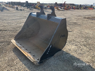 64 in Cleanup Excavator Bucket - Fits Hitachi ZX250LC-05N