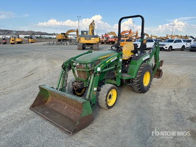John Deere 2032R 4WD جرار متعدد الاستخدامات