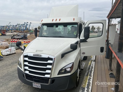 2018 Freightliner Cascadia 126 T/A Day Cab Truck Tractor