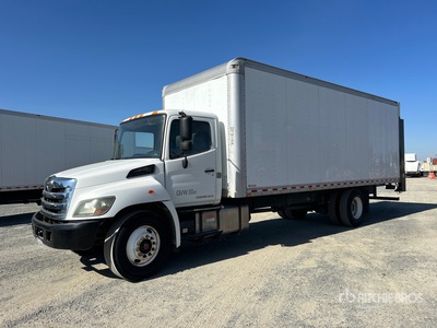 2016 Hino 268 4x2 شاحنة فان