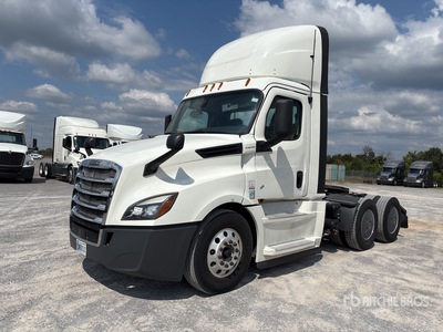 2020 Freightliner Cascadia 126 6x4 T/A Day Cab Truck Tractor