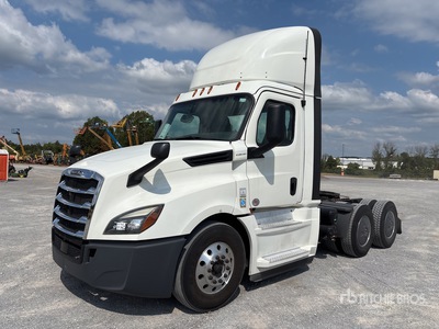 2020 Freightliner Cascadia 126 6x4 T/A Day Cab Truck Tractor