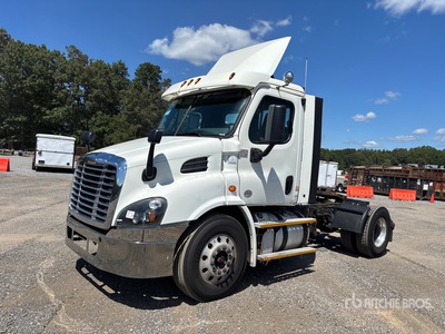2017 Freightliner Cascadia 113 4x2 S/A Day Cab Truck Tractor