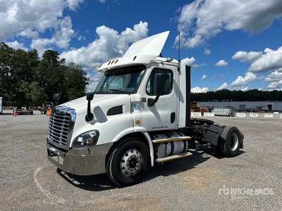 2017 Freightliner Cascadia 113 4x2 S/A Dagcabine Trekker
