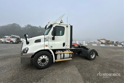 2017 Freightliner Cascadia 113 4x2 S/A Day Cab Truck Tractor