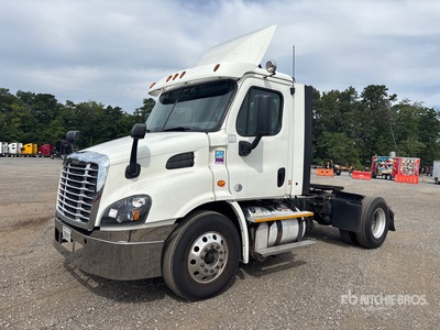 2017 Freightliner Cascadia 113 4x2 S/A Day Cab Truck Tractor