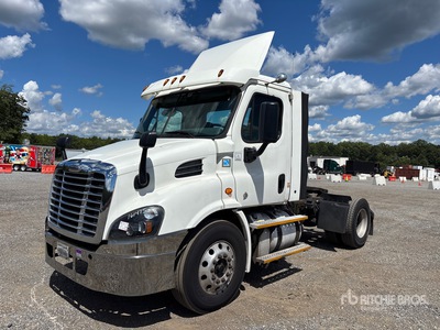 2017 Freightliner Cascadia 113 4x2 S/A Dagcabine Trekker