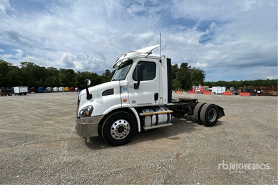 2017 Freightliner Cascadia 113 4x2 S/A Day Cab Truck Tractor
