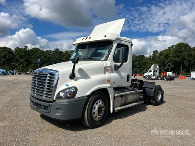 2018 Freightliner Cascadia 125 4x2 Ciągnik siodłowy z kabiną dzienną S/A