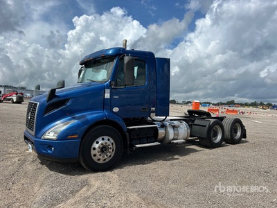 2019 Volvo VNR300 6x4 Ciągnik siodłowy T/A z kabiną dzienną