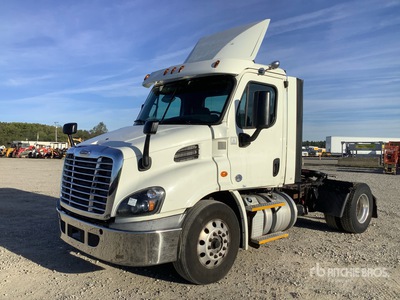 2017 Freightliner Cascadia 113 4x2 Ciągnik siodłowy z kabiną dzienną S/A