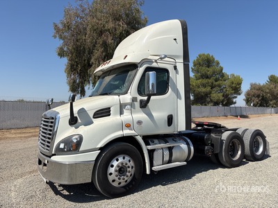 2018 Freightliner Cascadia 113 6x4 T/A Day Cab Truck Tractor