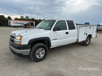 2007 Chevrolet Silverado 2500HD 4x2 Utility Truck