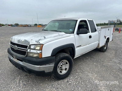 2007 Chevrolet Silverado 2500HD 4x2 Utility Truck