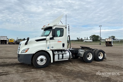 2019 Freightliner Cascadia 126 6x4 Ciągnik siodłowy T/A z kabiną dzienną