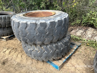Quantity of (2) Bridgestone 20.5R25 Neumáticos