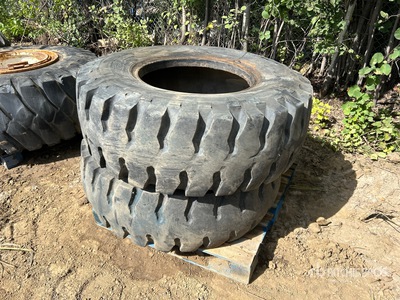 Quantity of (2) Yokohama 17.5-25 إطارات المعدات