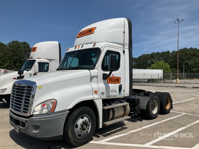 2015 Freightliner Cascadia 125 6x2 T/A Day Cab Truck Tractor