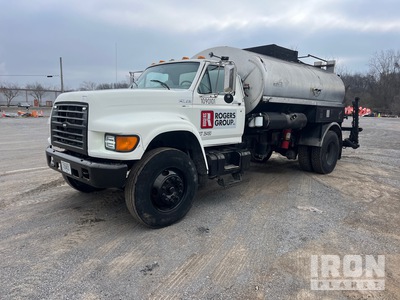 1998 Etnyre Black Topper 2000 2000 gal on 1998 Ford F700 4x2 Asphalt Distributor Truck