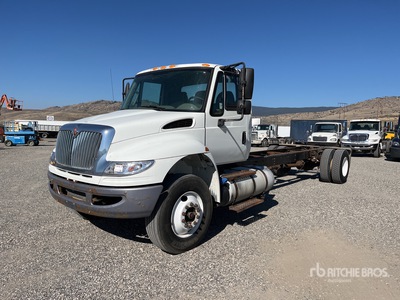 2015 International 4300 Cabina y chasis