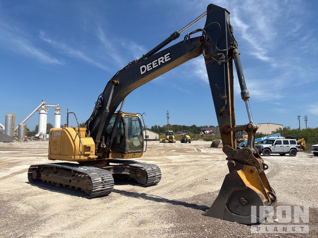 EXCAVADORA 2013 JOHN DEERE 225DLC