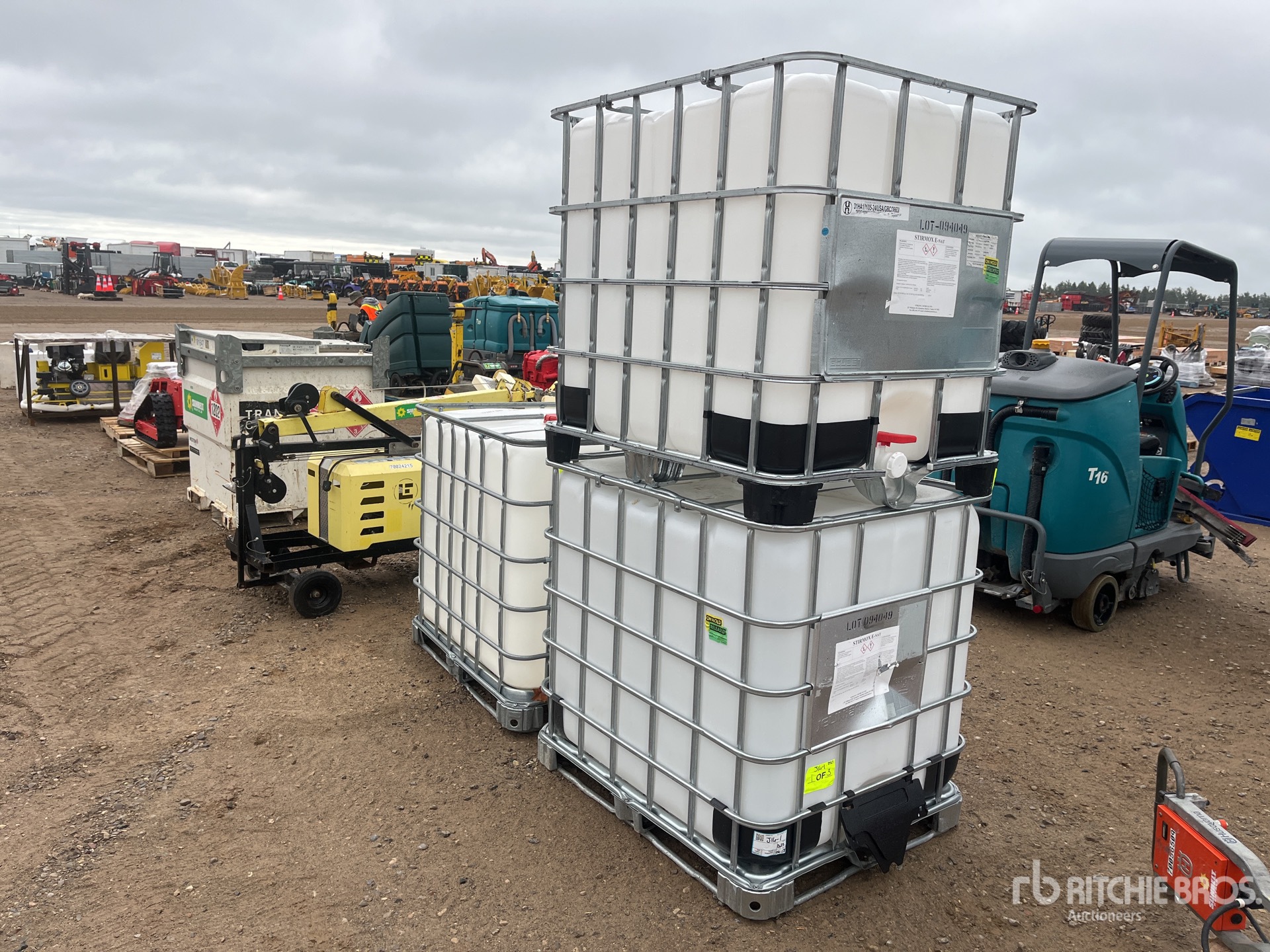 Quantity of (3) 1000 L Chemical Totes