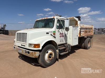 2001 International 4900 4x2 S/A Dump Truck