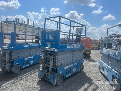 2016 Genie GS3232 Electric Piattaforma aerea verticale