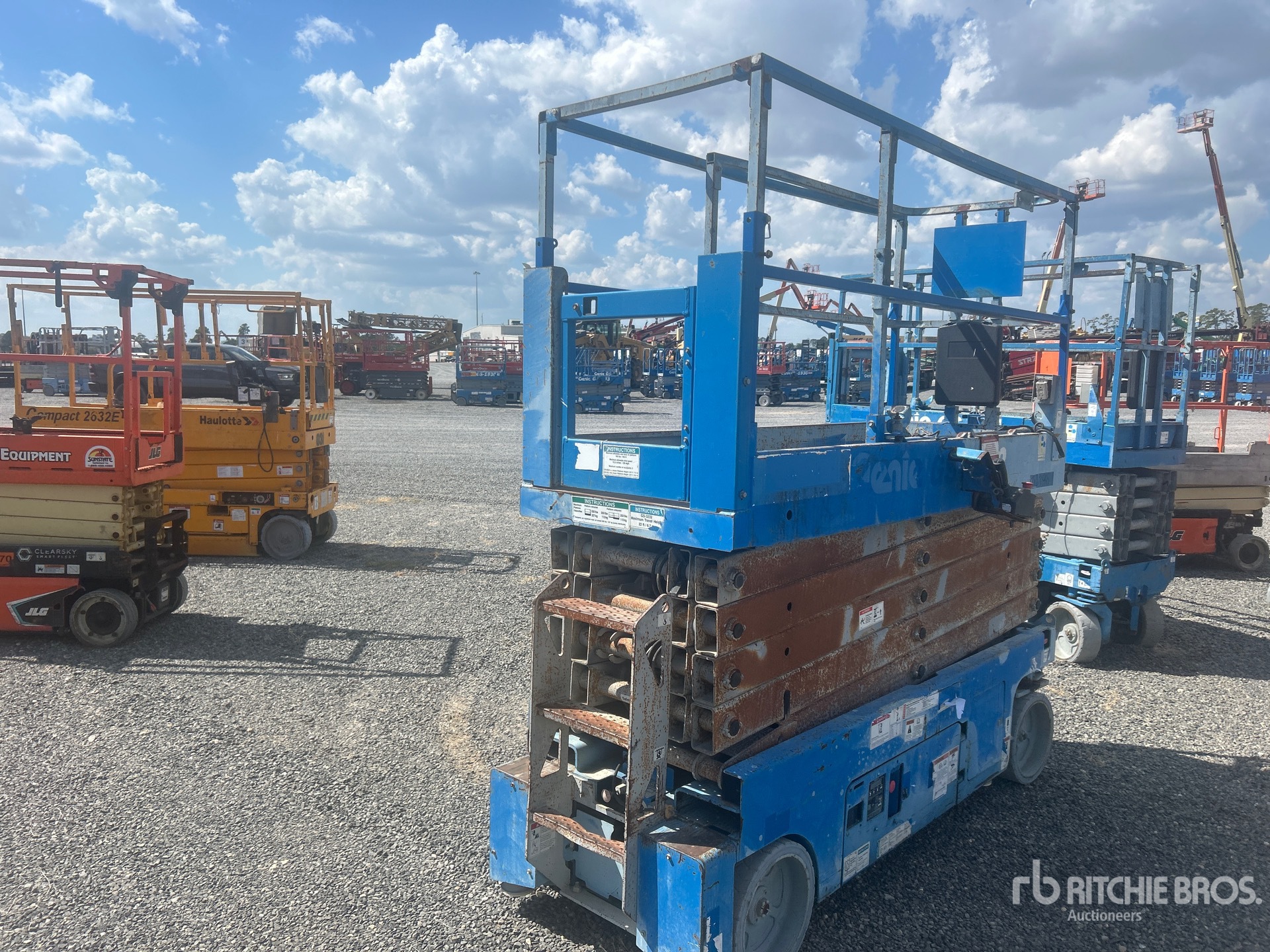 2015 Genie GS3232 Electric Scissor Lift