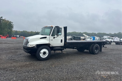 2002 International 4300 SBA 4x2 Camión Caja Abierta