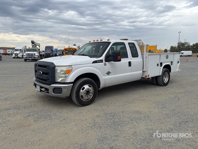 2015 Ford F-350 XL 4x2 Extended Cab Utility Truck