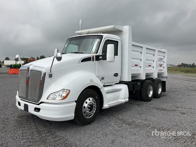 2014 Kenworth T680 6x4 Camion de Volteo / T/A Dump Truck