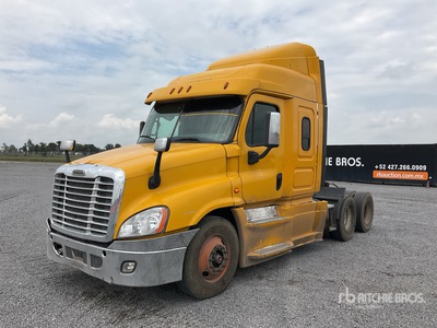 2015 Freightliner Cascadia 125 6x4 Tractocamion con Dormitorio / T/A Sleeper Truck Tractor