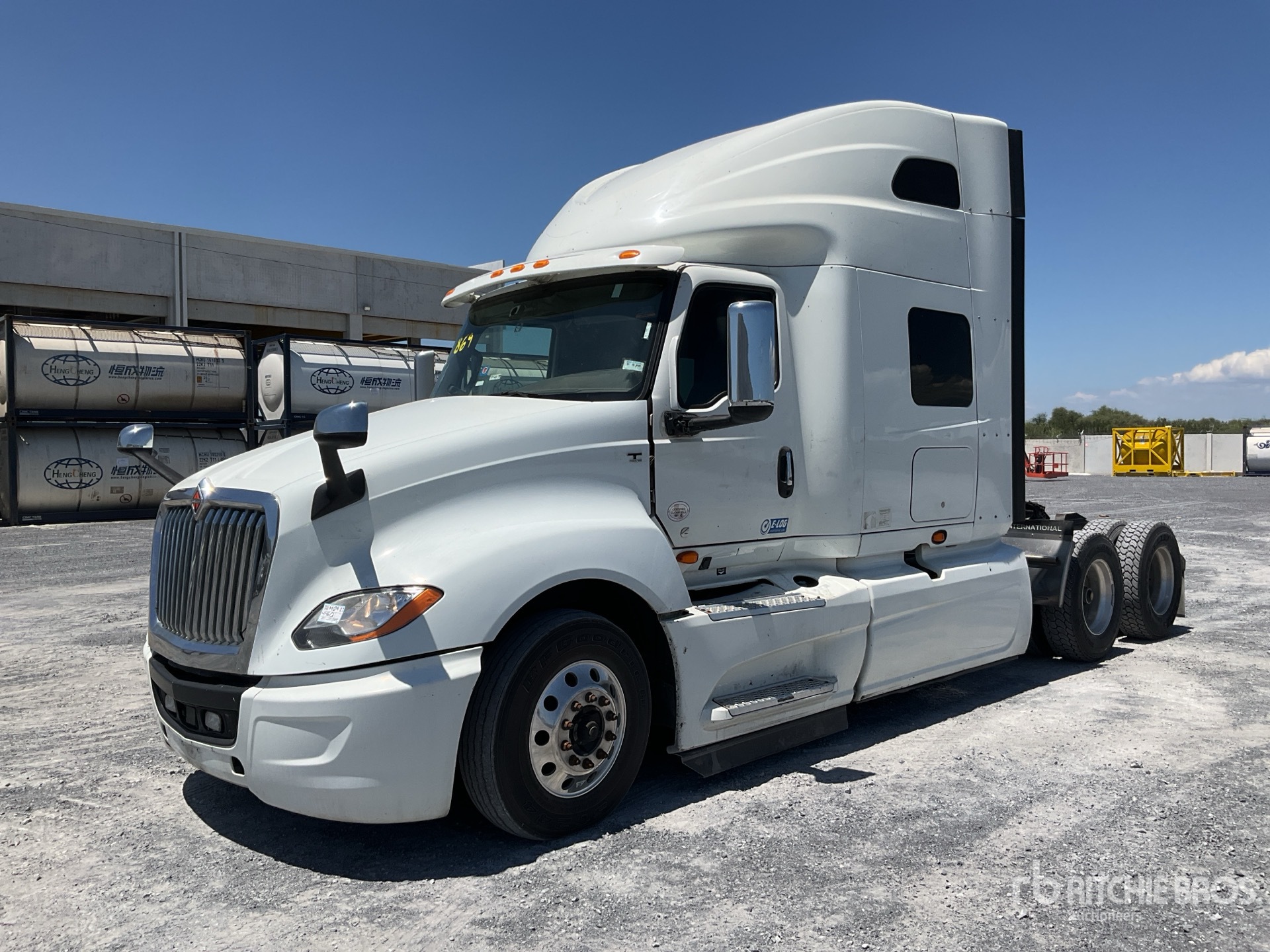 2020 International LT625 6x4 Tractocamion con Dormitorio / トラックトラクター（T/A）