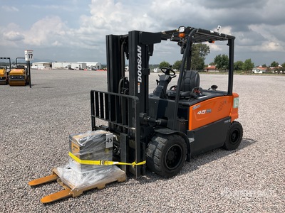 2020 Doosan B45X-7 9200 lb Montacargas Electrico / Chariot Élévateur Électrique