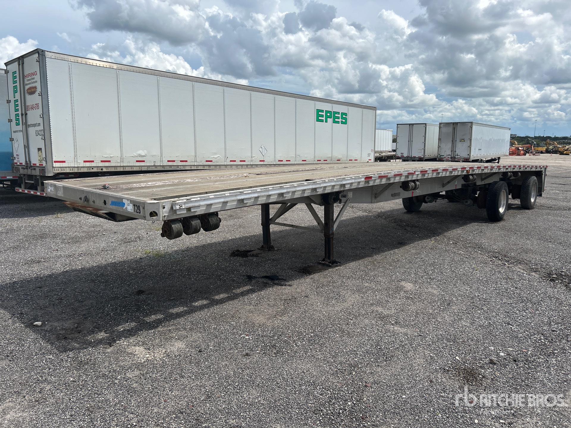 2002 Reitnouer 48 ft T/A Flatbed Trailer