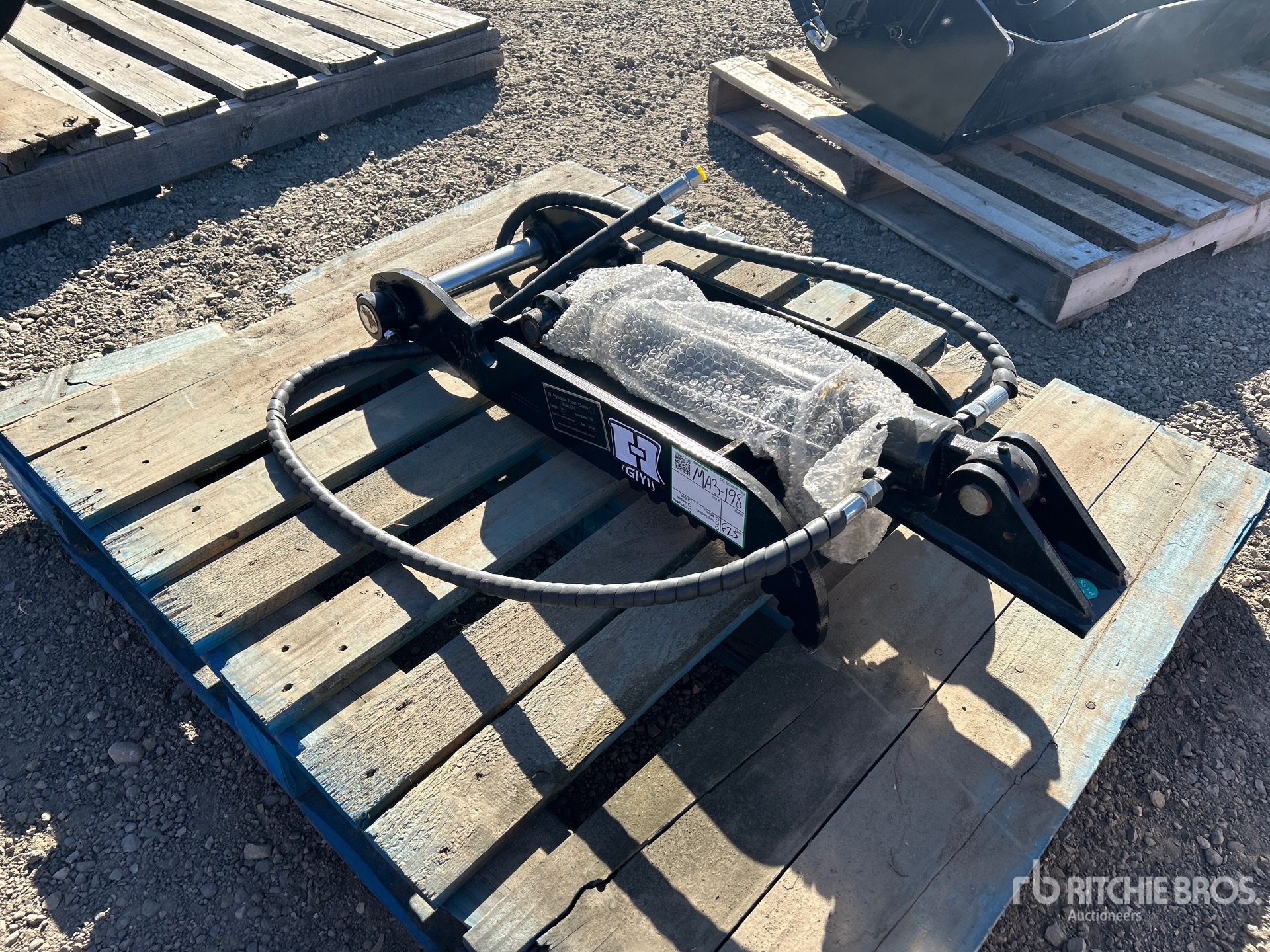2025 GIYI GY-XJ3T 30 in Hydraulic Excavator Thumb (Unused)