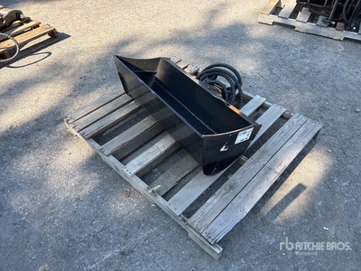 2025 GIYI GY-D3T 32 in Hydraulic Tilting Godet de pelleteuse - Fits 3 - 5 ton (Unused)