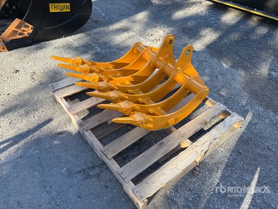 2025 GIYI 32 in Excavator Rake - Fits Cat 305 (Unused)