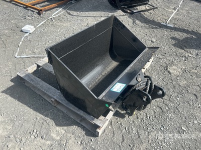 2025 GIYI GY-D5T 34 in Tilting Excavator Bucket - Fits Cat 3 - 5 ton (Unused)
